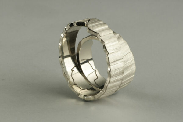Eve’s Rib wedding rings - model E8