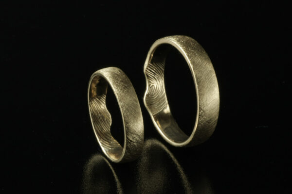 Eve’s Rib wedding rings - model E11