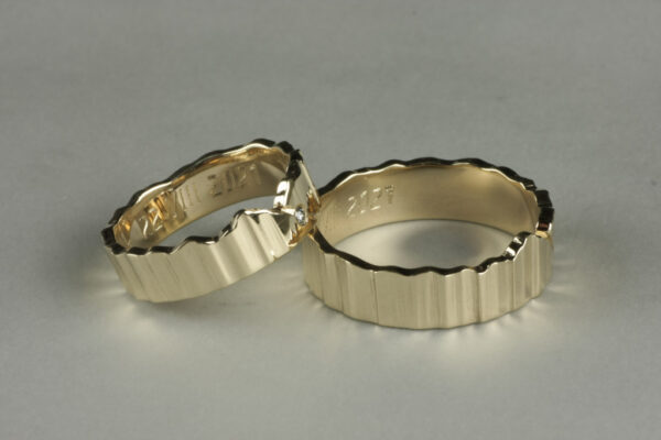 Eve’s Rib wedding rings - model E13
