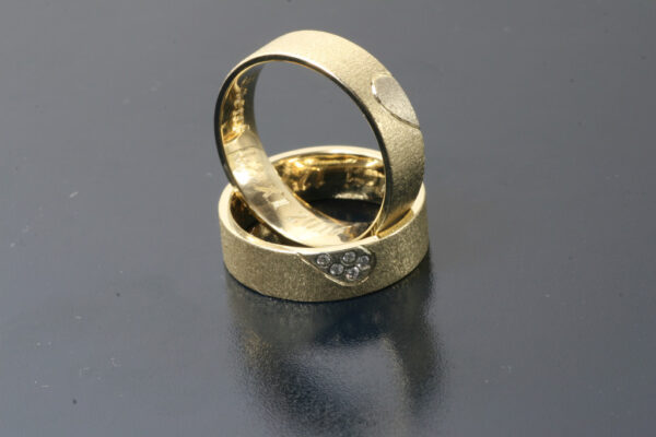 Eve’s Rib wedding rings - model E17