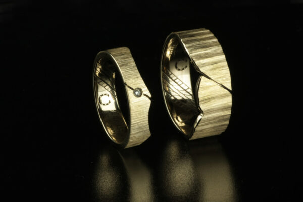 Eve’s Rib wedding rings - model E22