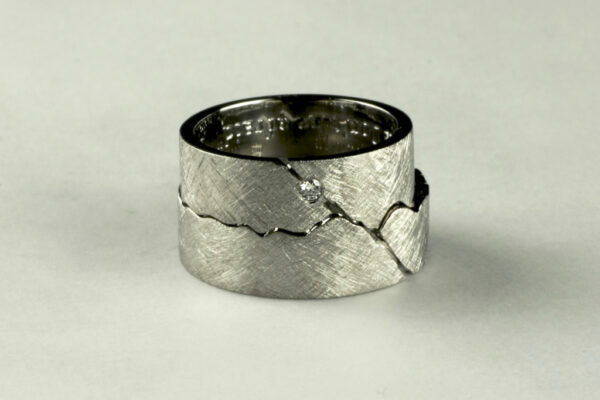 Eve’s Rib wedding rings - model E25