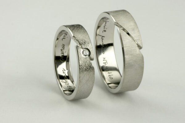 Eve’s Rib wedding rings - model E26