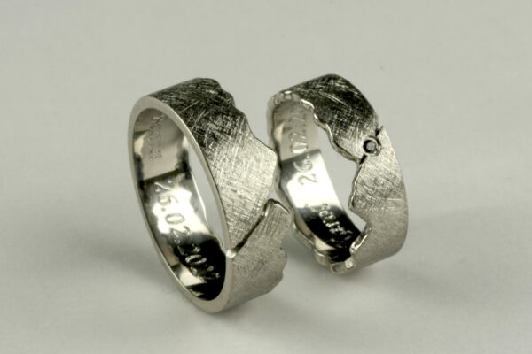Eve’s Rib wedding rings - model E29